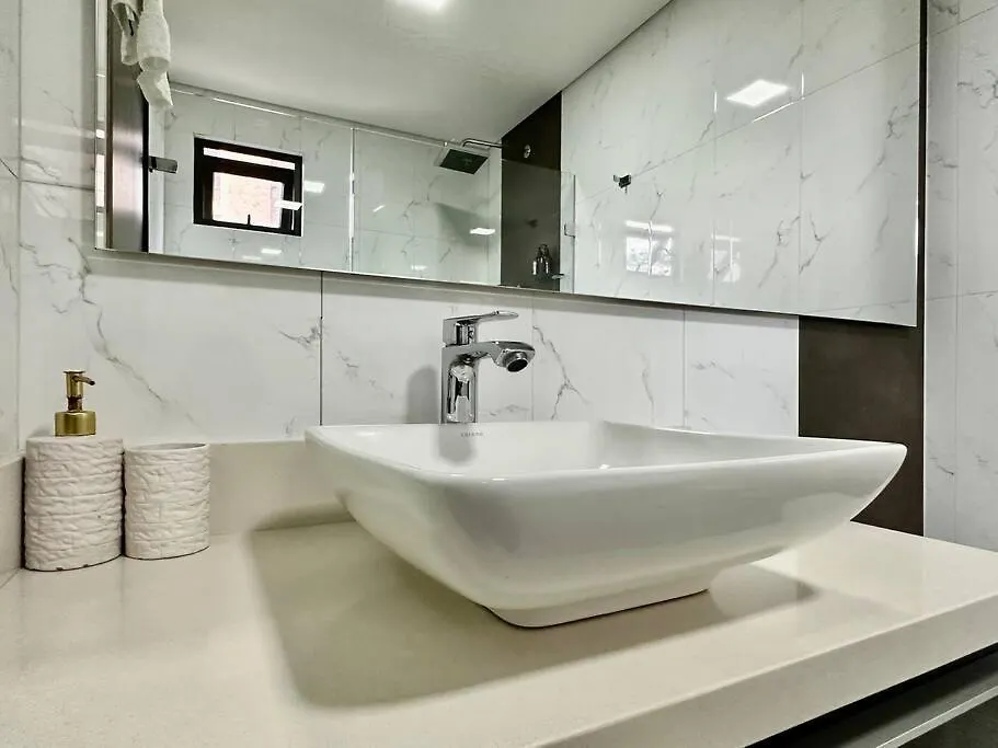 302 Spacious Apartment Nice View In El Poblado Медельин Колумбия