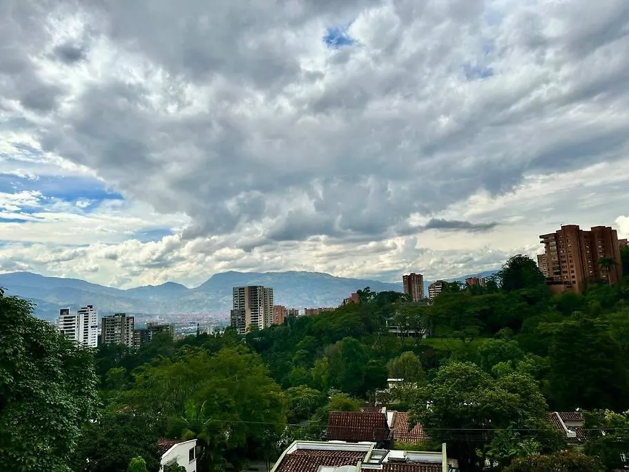 302 Spacious Apartment Nice View In El Poblado Медельин